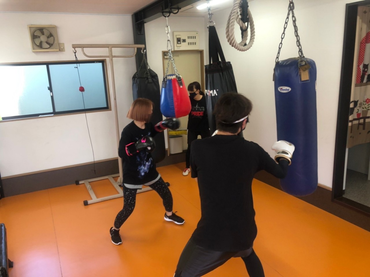 ボクシングエクササイズ練習風景